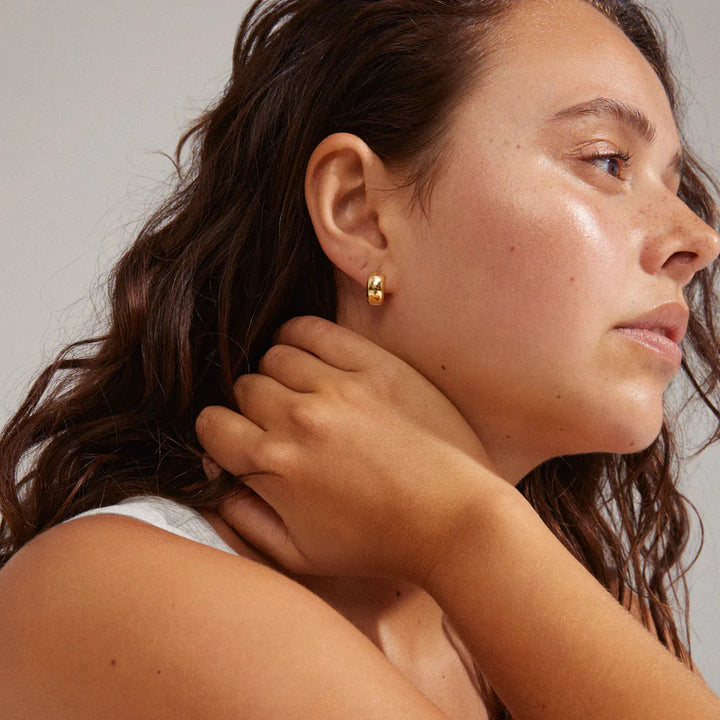 ANAIS Chunky Huggie Hoop Earrings in Gold | Pilgrim