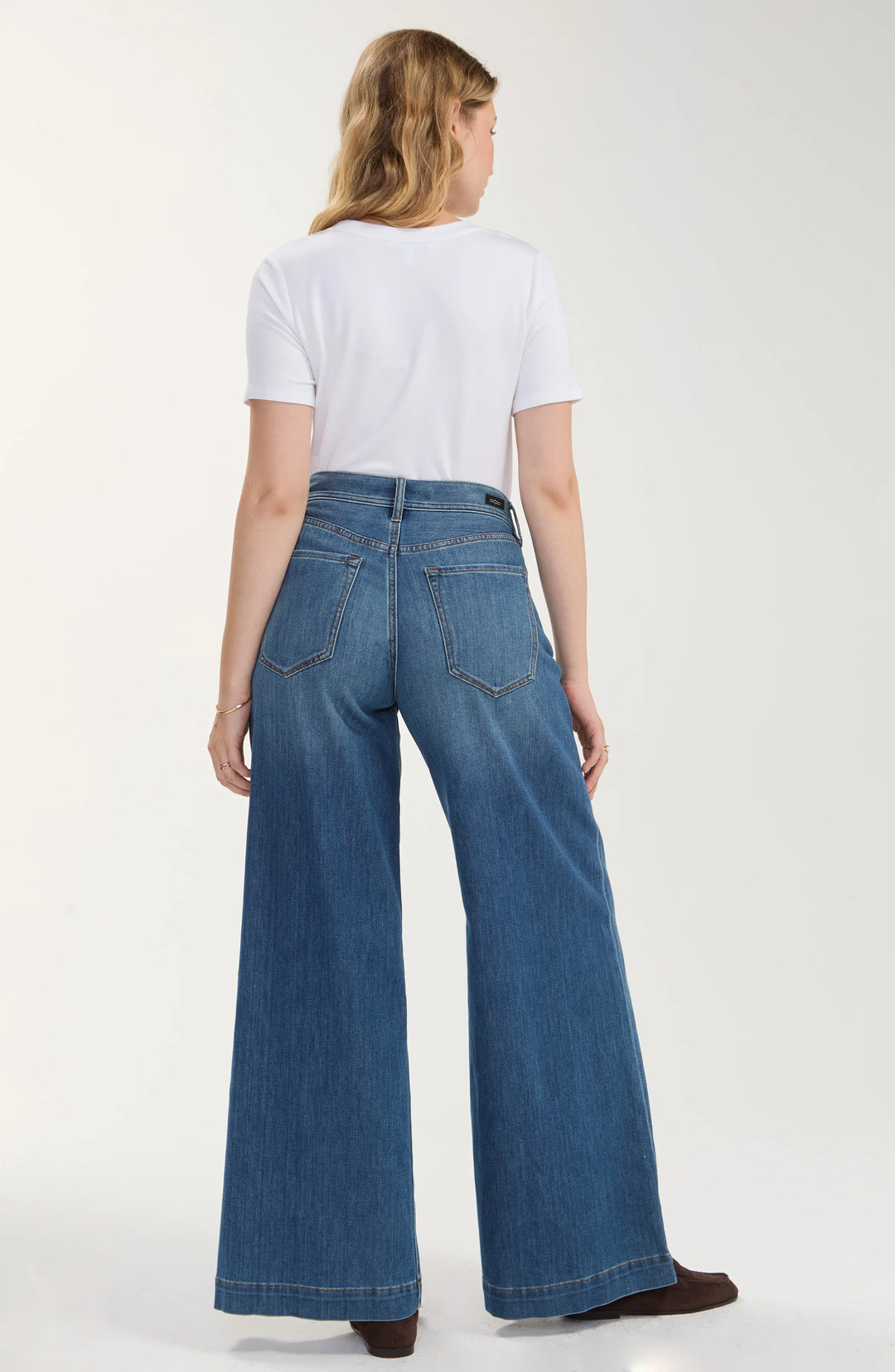 Kit Relaxed High-Rise Wide Leg Jean | Liverpool