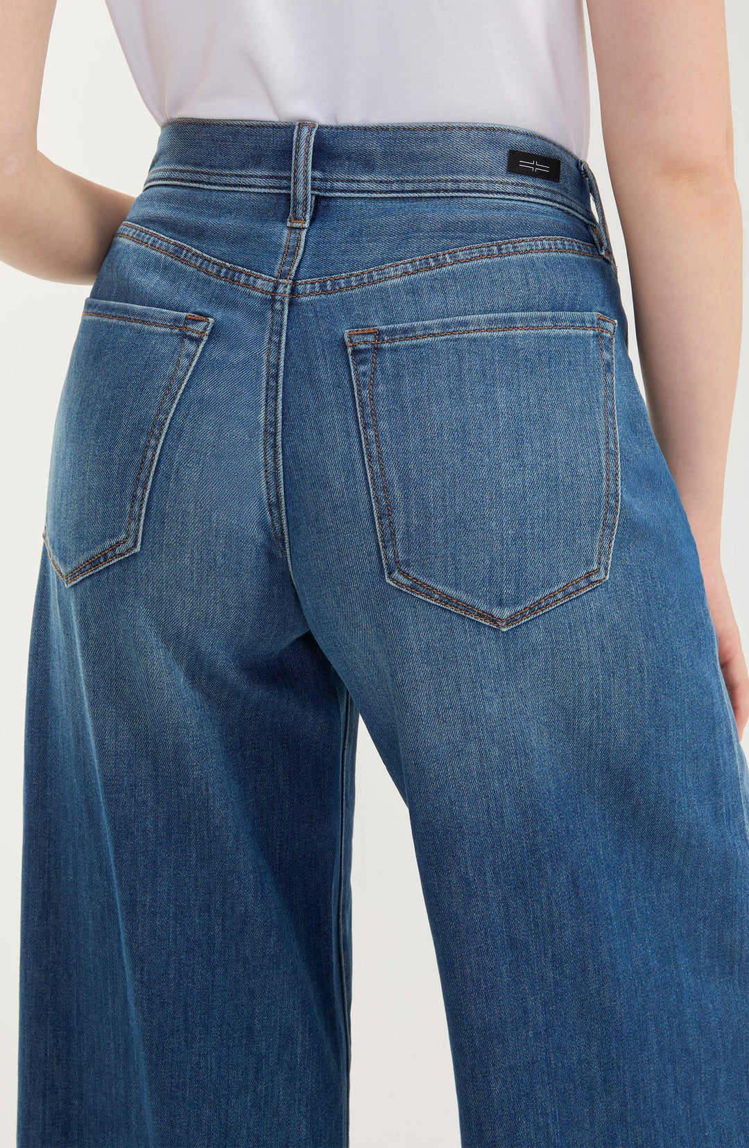 Kit Relaxed High-Rise Wide Leg Jean | Liverpool
